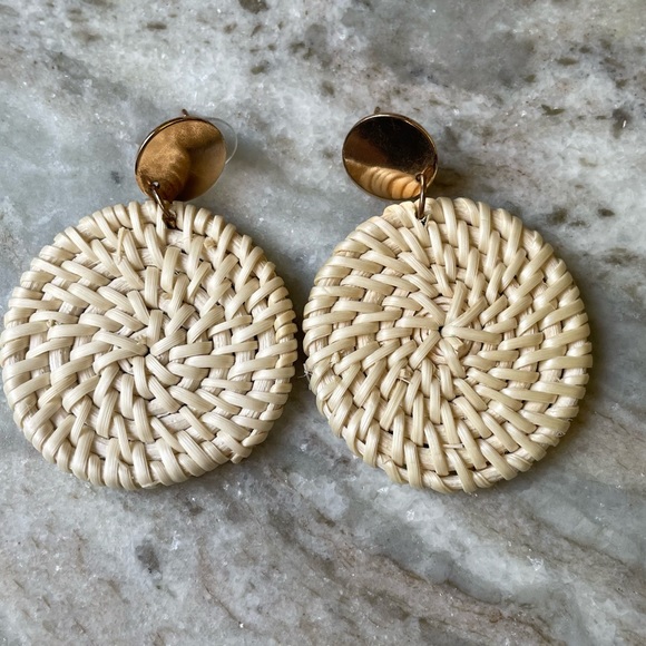 Bundle of 4 raffia woven post earrings with gold accent - Picture 9 of 9